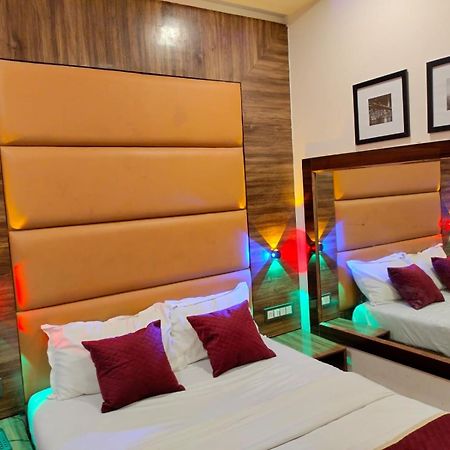 Hotel Blue Wellington - Near Mumbai Airport Exteriör bild