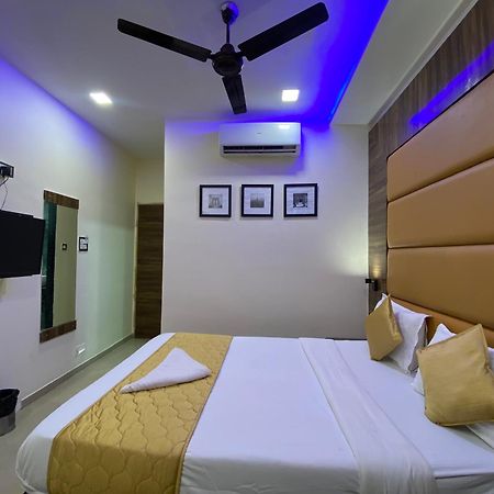 Hotel Blue Wellington - Near Mumbai Airport Rum bild