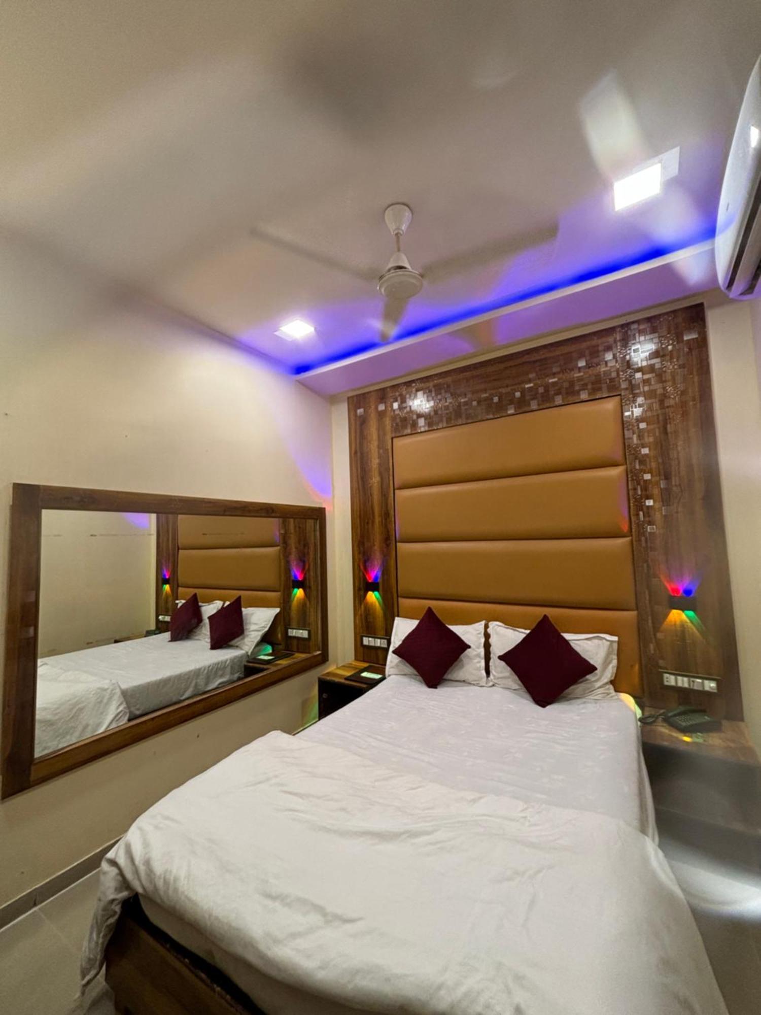 Hotel Blue Wellington - Near Mumbai Airport Exteriör bild
