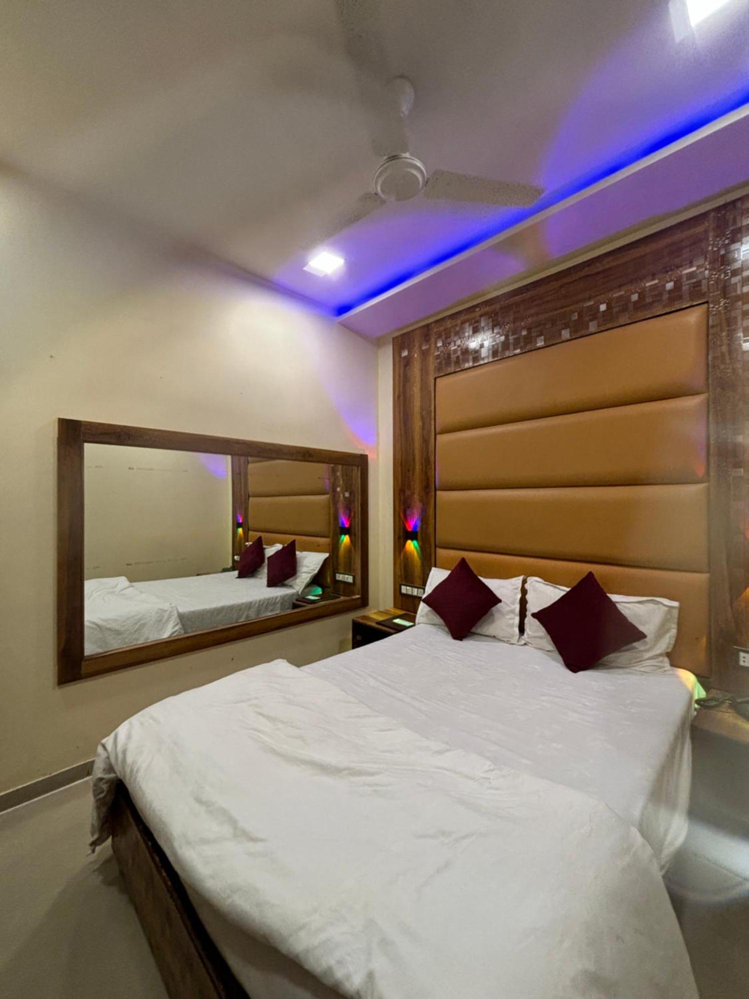 Hotel Blue Wellington - Near Mumbai Airport Exteriör bild