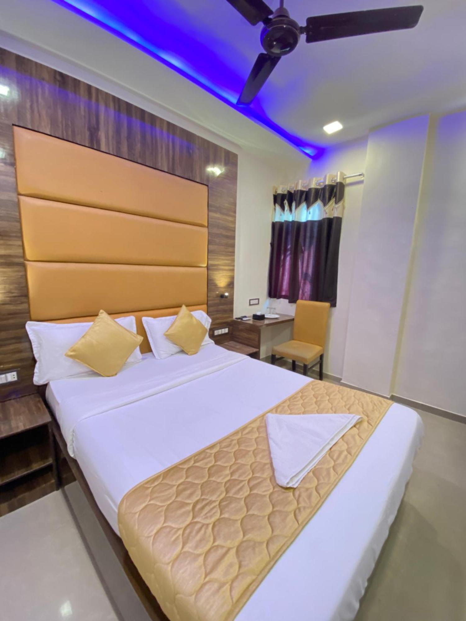 Hotel Blue Wellington - Near Mumbai Airport Exteriör bild