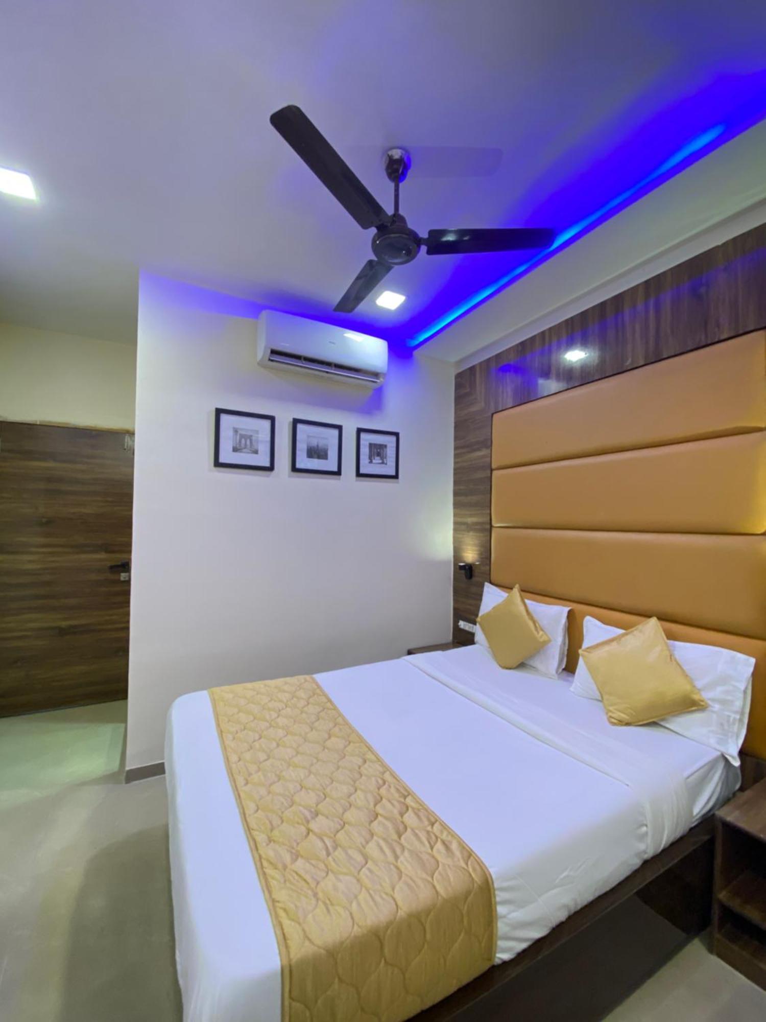 Hotel Blue Wellington - Near Mumbai Airport Exteriör bild