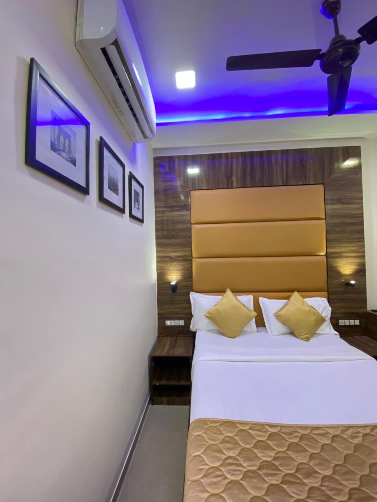 Hotel Blue Wellington - Near Mumbai Airport Exteriör bild