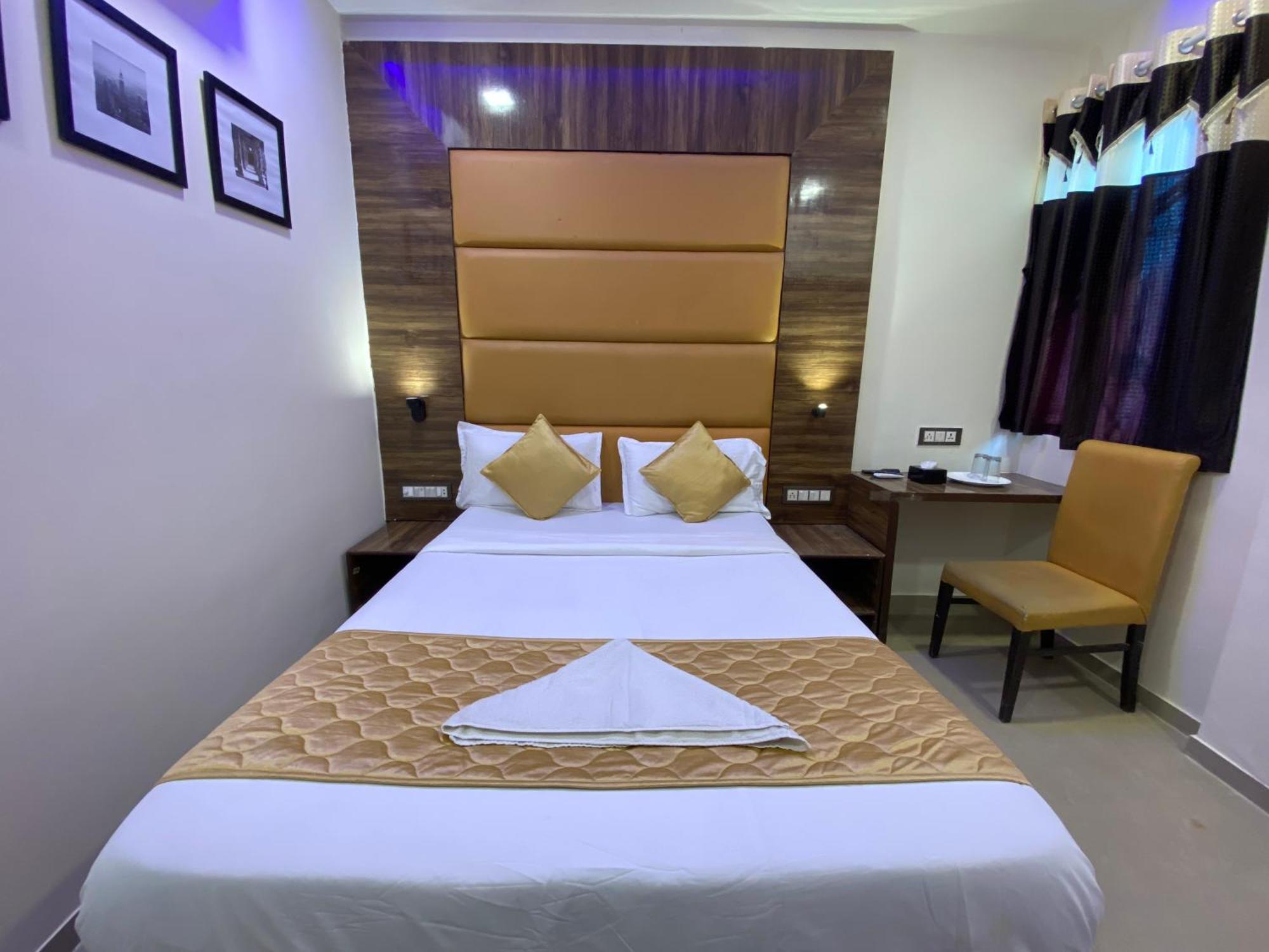 Hotel Blue Wellington - Near Mumbai Airport Exteriör bild